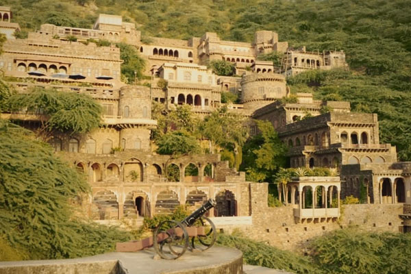 Uaipur Bhangarh Abhaneri Taxi Tour